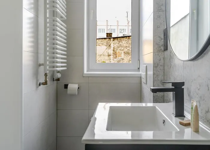 Daire Slowackiego Modern By Bookinghost *